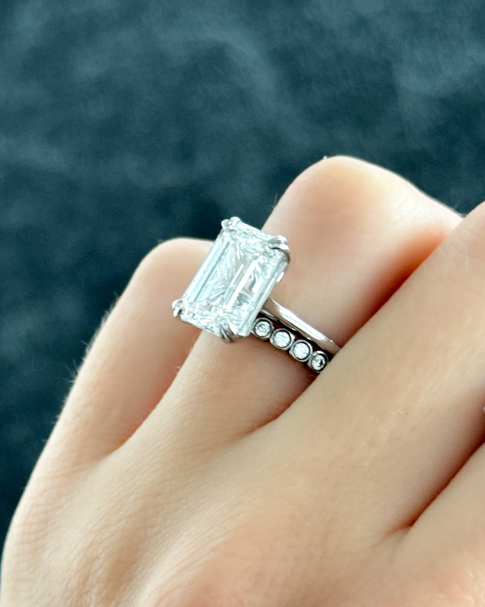 Discovering the Timeless Appeal of Burnished Rings: Craftsmanship, Style, and Meaning