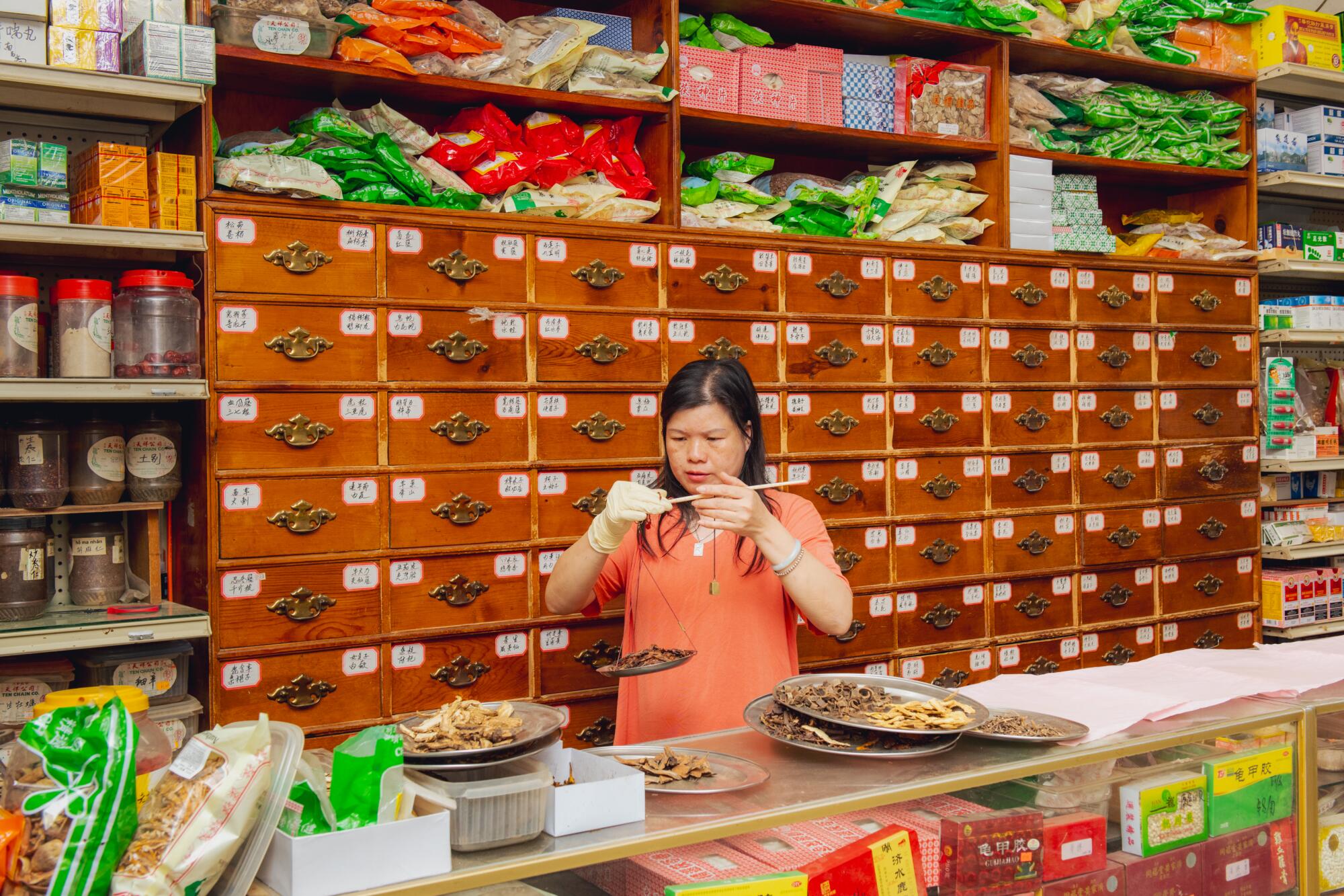 Herbal Store in Chinatown: A Fun and Intriguing Gaming Experience!