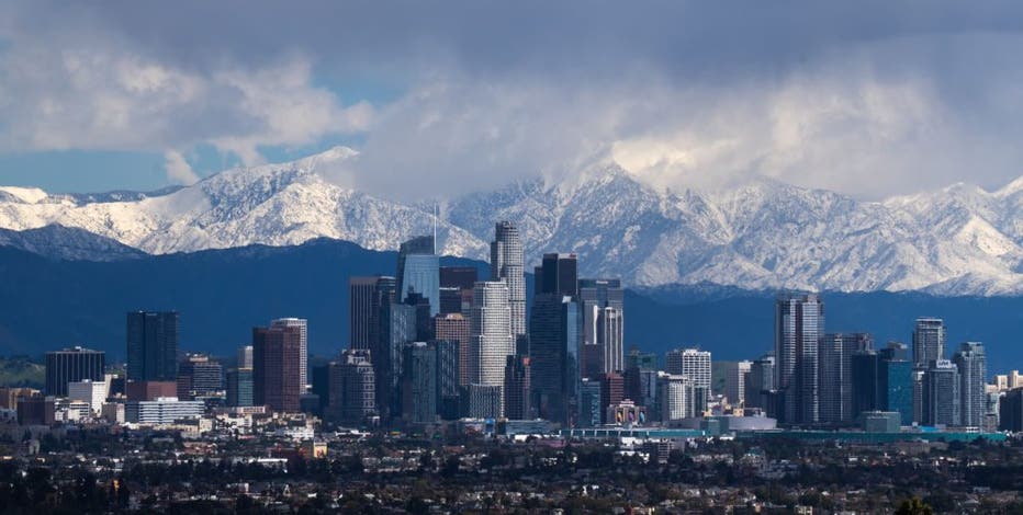Los Angeles Snow Globe: A Glitch or Feature? An In-Depth Look