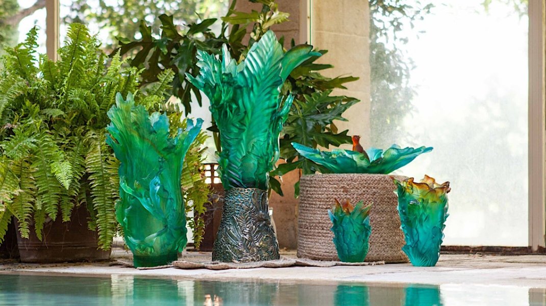 Exploring the Beauty and Craftsmanship of Statue Vases: A Perfect Blend of Art and Functionality
