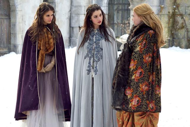 Cloak vs Shawl: Which One is Better for Your Game?