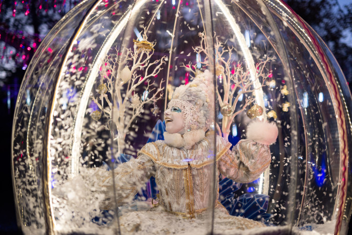 Dubai Snow Globe: A Snowy Wonderland or a Technical Nightmare?
